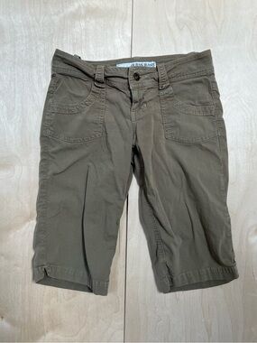Vintage Y2K Marciano Guess Women's Olive Green Knee-Length Capri Low Rise Shorts